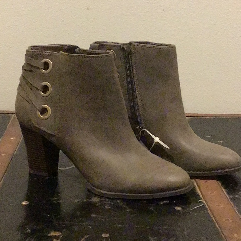 NWT INC International Concepts Boots